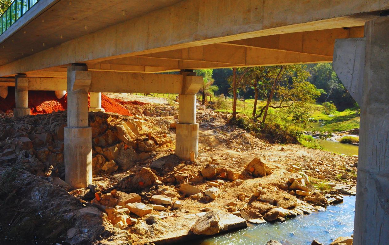 DEMOLIÇÃO E RECONSTRUÇÃO DE PONTE - Papagaios - MG